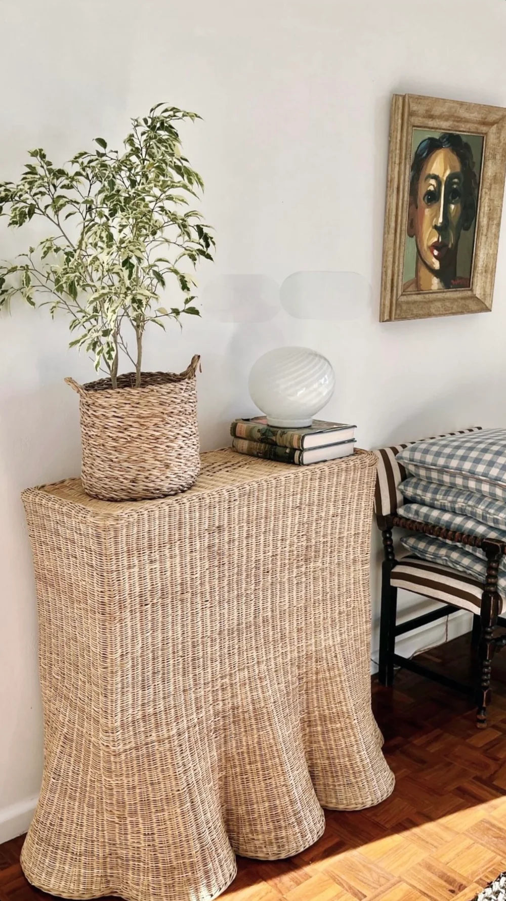 Waves Console Entry Table | Curved Scalloped Sidetable